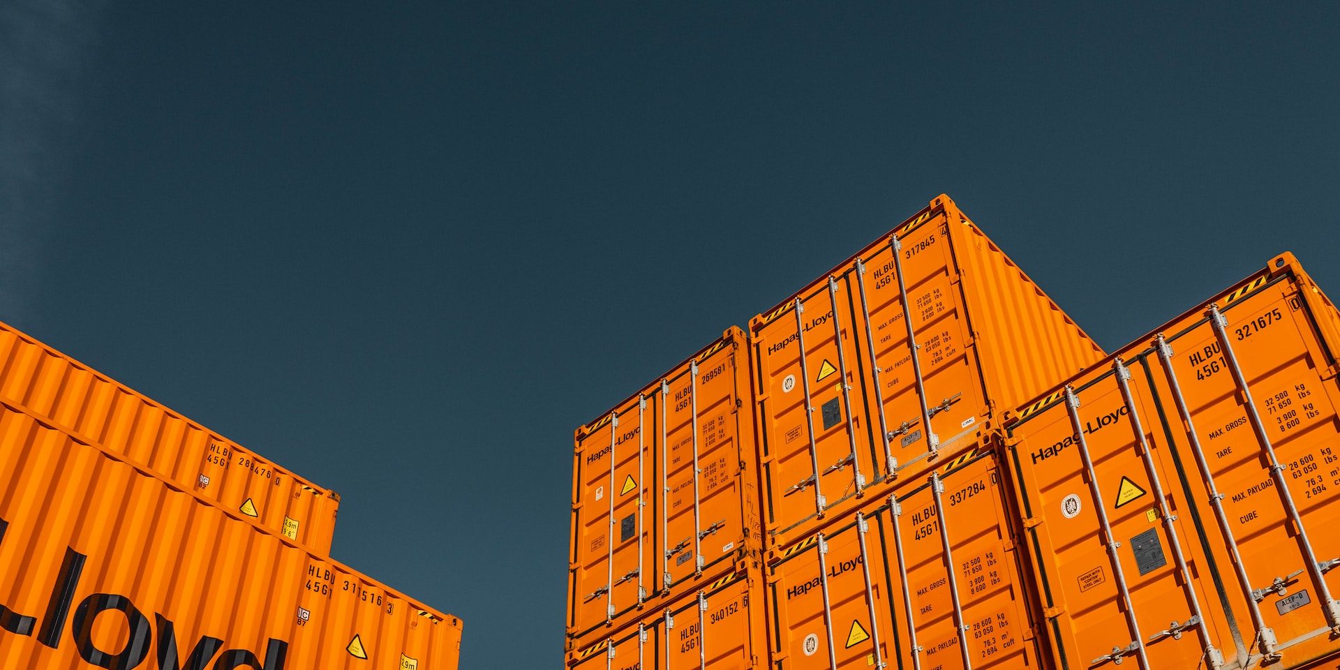 Types and varieties of containers for shipping.